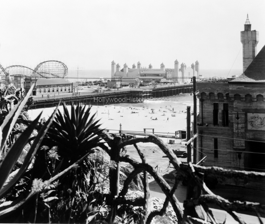 Santa Monica Pier 1924 1.jpg